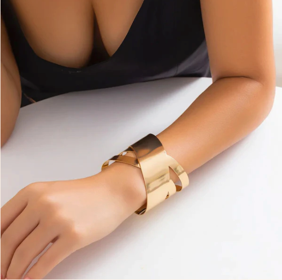 Nuvia Spiral - Style Cuff Bracelet
